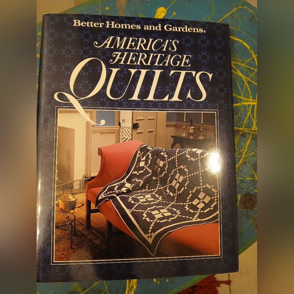 Better Homes And‎ Gardens America's HERITAGE Quilts Book with Blue Cover. 1991.